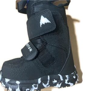 NWT Burton Kids Snowboarding Boots, 7C